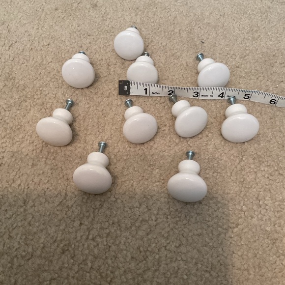 White ceramic cabinet knobs - Picture 2 of 3